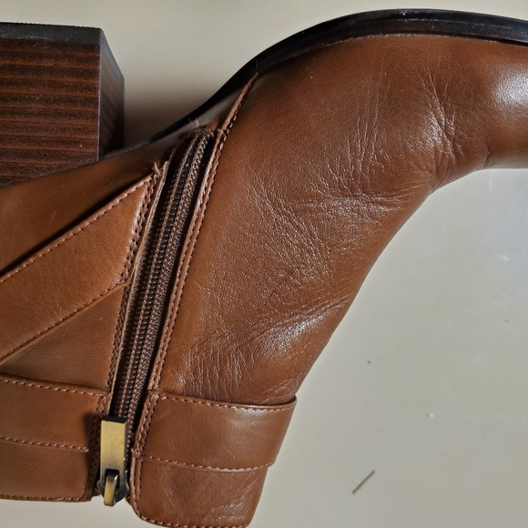 Aerosoles Heelrest Leather Bootie 7.5 med - Picture 12 of 14